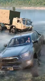 offroad SUV jeep 4x4 driving Screenshot 1